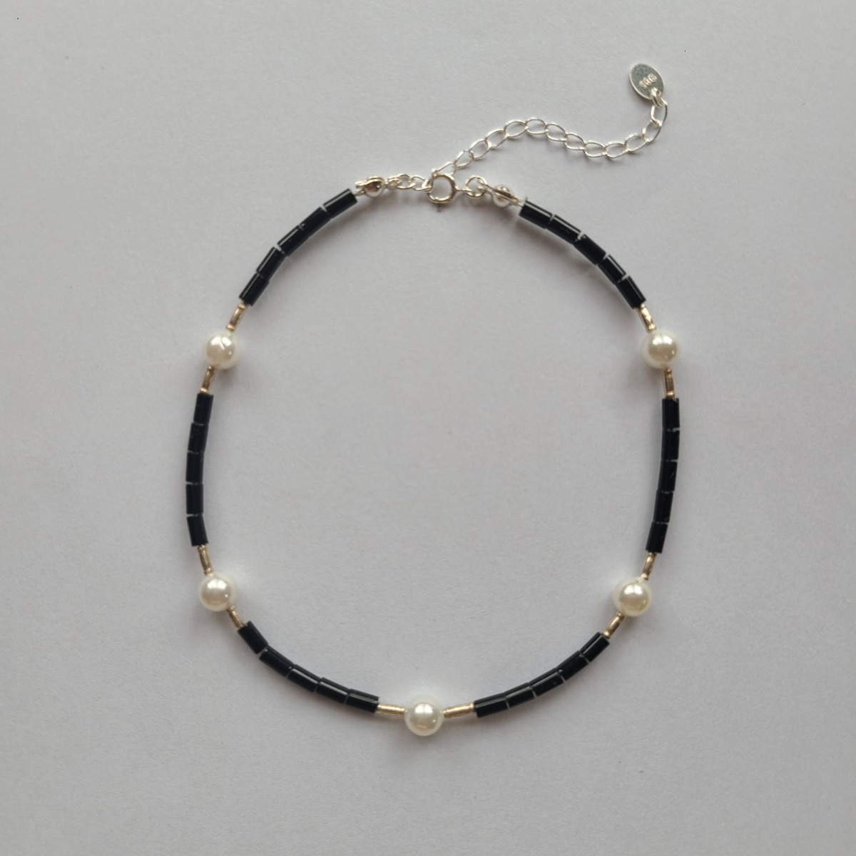 09. [black with pearl anklet]
